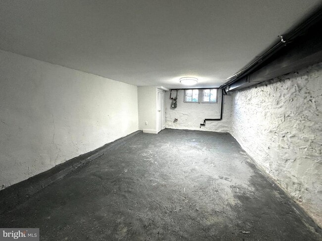 Building Photo - 14 N Bentalou St