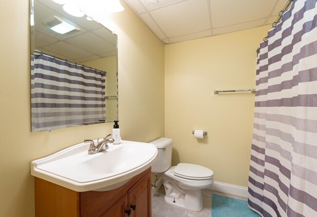 Building Photo - 4 Lowther Pl