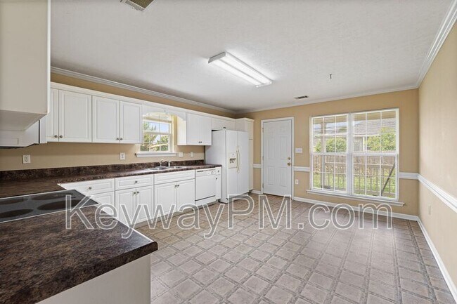 Building Photo - 313 Elbrus Way