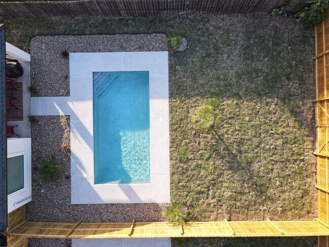 Building Photo - FOR LEASE - MODERN COMFORT MEETS PRIME LOC...