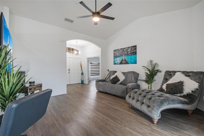 Building Photo - 520 Pheasant Dr