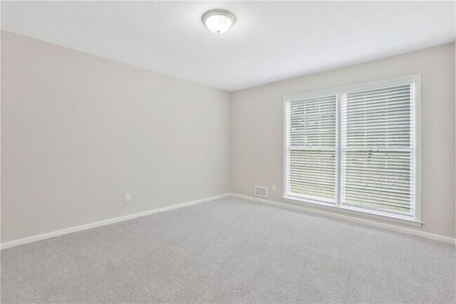 Building Photo - 3325 Kingfisher Dr