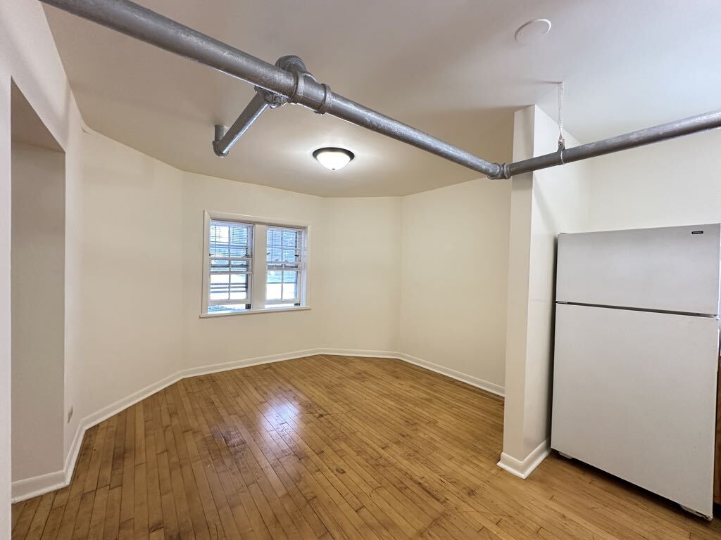 Building Photo - 2629 W Ainslie St