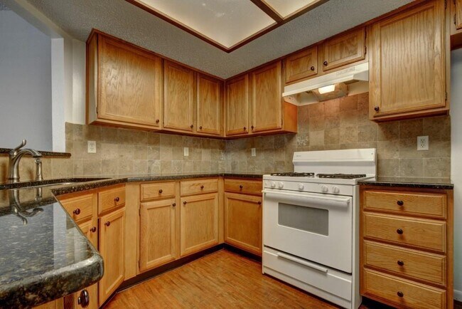 Building Photo - 9204 Sedgemoor Trail