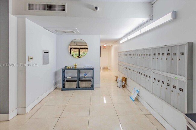 Building Photo - 2751 N Palm Aire Dr