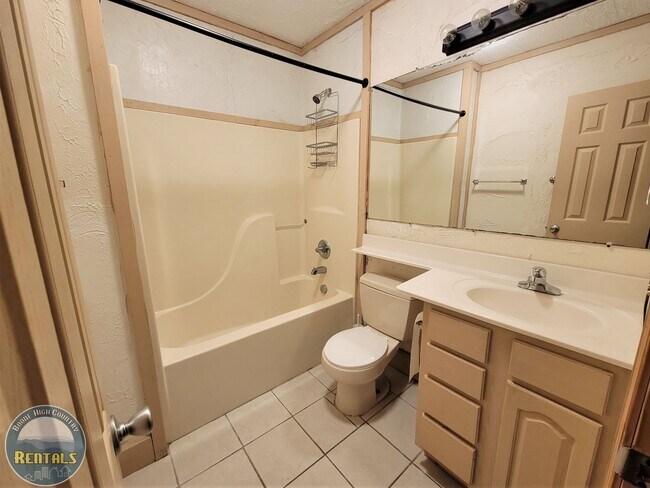 Building Photo - 647 Junaluska Rd