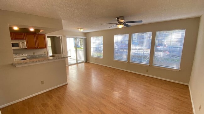 Building Photo - 2br/2ba Tradewinds Condo with Wood Floors ...