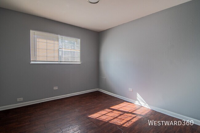 Building Photo - 1465 E 69th St