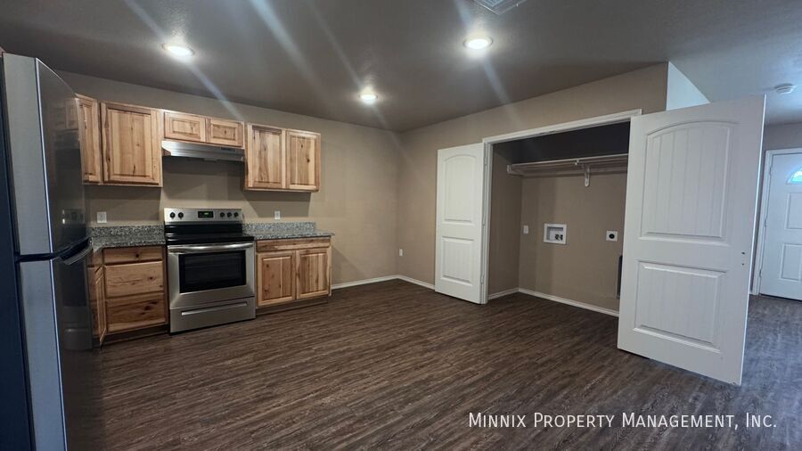 Building Photo - 2412 N Ave O