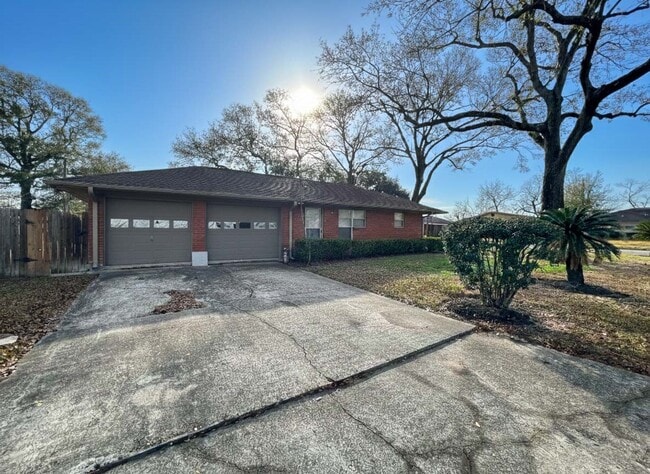 Building Photo - 5619 Wood Creek Way