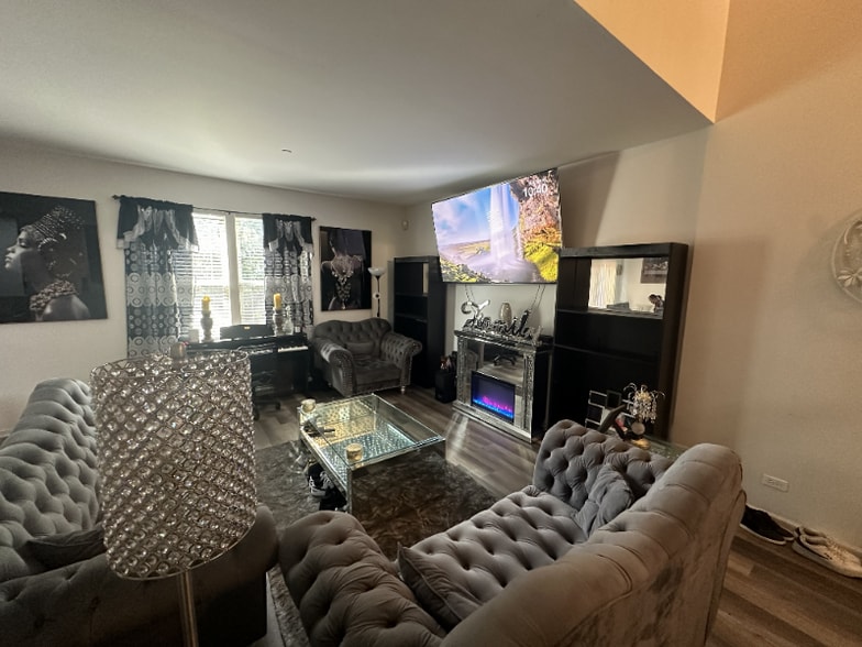 Building Photo - 1527 Yellowstone Dr