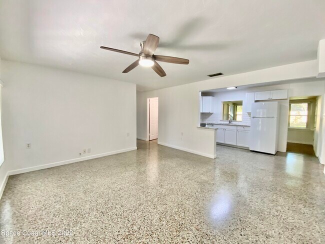 Building Photo - 57 NW Shannon Ave