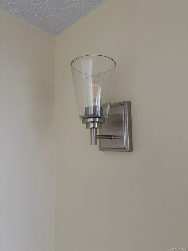 Building Photo - 14 Nosband Ave