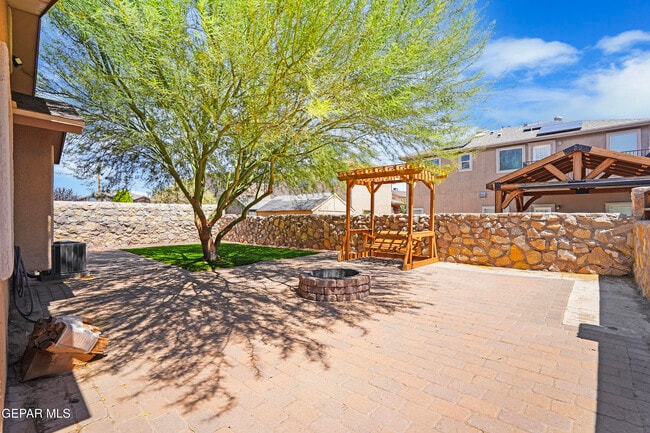 Building Photo - 11004 Ray Mena Ln