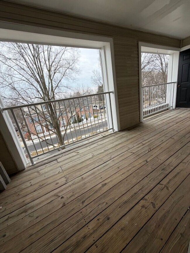 Building Photo - SPACIOUS 2 BEDROOM 2 BATH CONDO WITH LOFT IN KING FARM