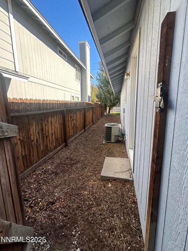 Building Photo - 1100 Big Springs Rd