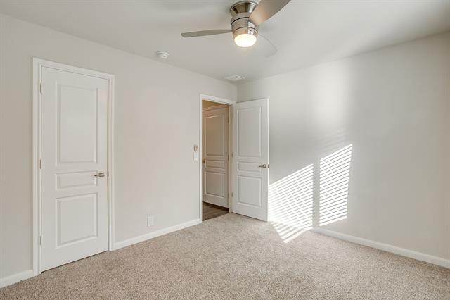 Building Photo - 817 Woodmark Dr