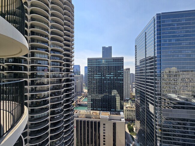 Building Photo - 300 N State St