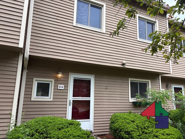 Building Photo - Elegant 3-Bedroom Townhouse in South Burli...