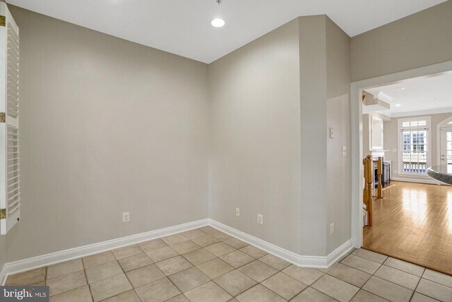 Building Photo - 1210 Roundhouse Ln