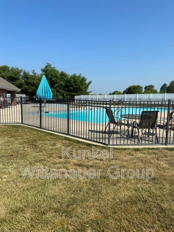 Building Photo - 2437 Larchmont Dr