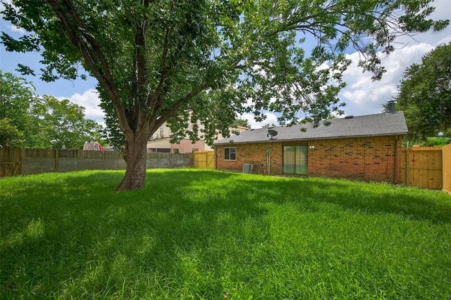 Building Photo - 17518 Autumn Hills Dr