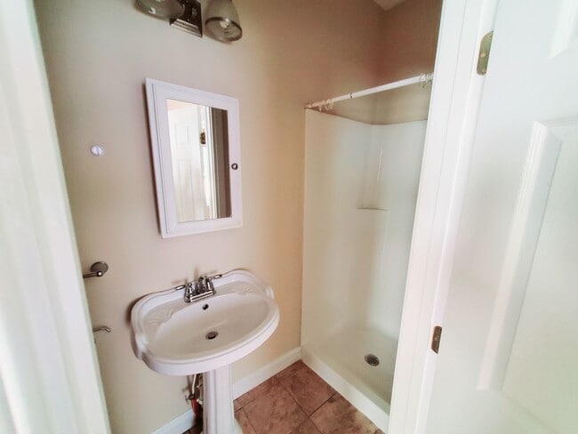 Building Photo - MCV, VCU, Church Hill, 2 Story, 3 Bedroom, 2 1/2 Bath House