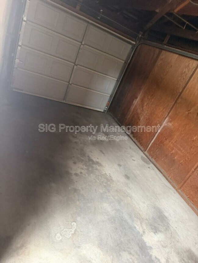Building Photo - 2341 Florencita Dr W