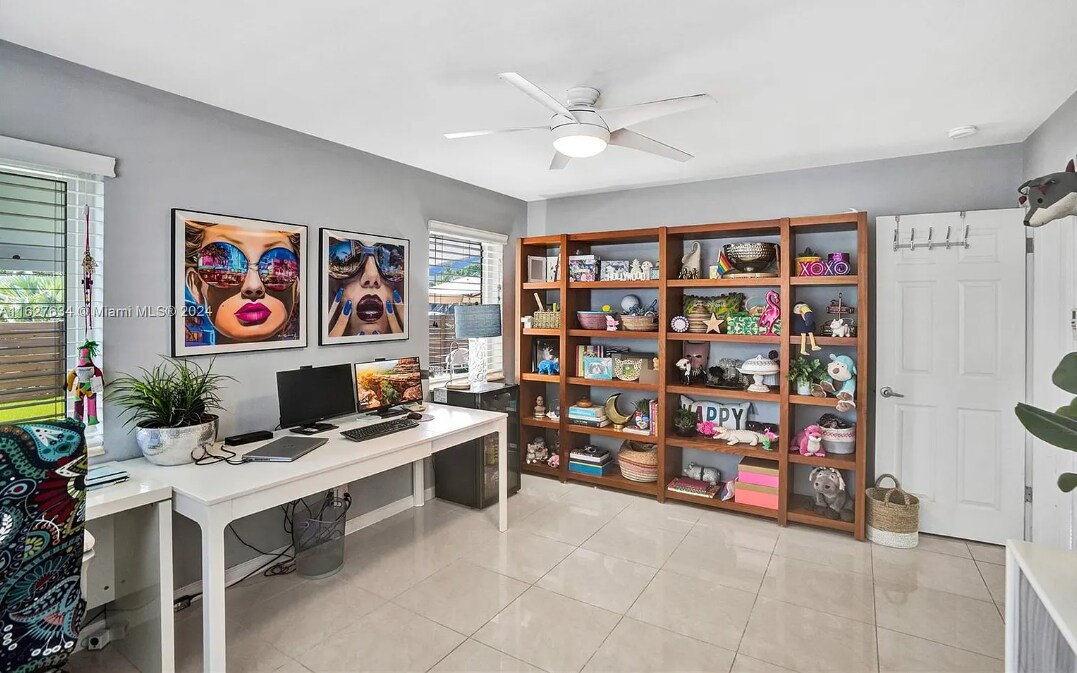 Building Photo - 1001 NE 17th Ct