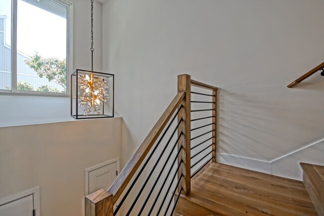 Building Photo - 14 Aries Ct