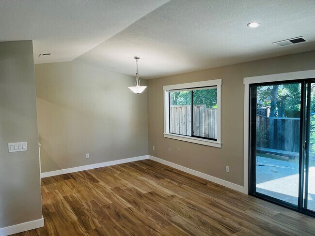 Building Photo - Single Level 2 Bedroom 2 Bath Danville Townhouse/Condo