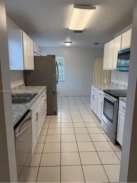Building Photo - 127 SW 159th Way