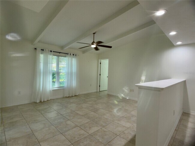 Building Photo - 4001 Oakhurst Dr