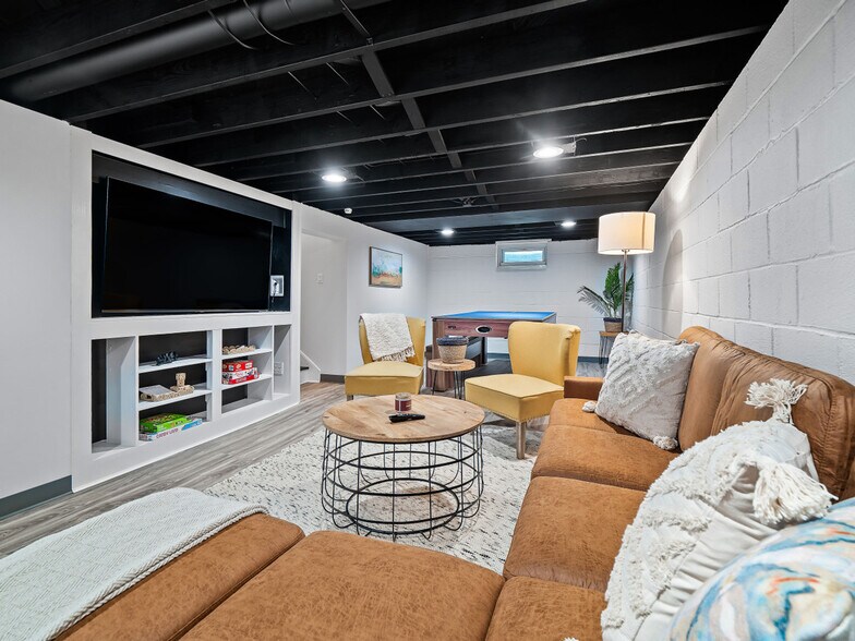 Building Photo - 3815 Ellendale Rd