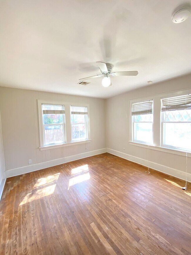 Building Photo - 3 BED 1.5 BATH NEAR OU MEDICAL CENTER