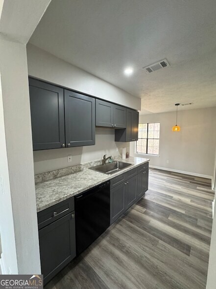 Building Photo - 3821 River Rd