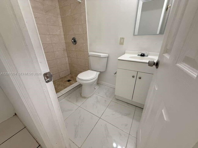 Building Photo - 526 SW 64th Ave
