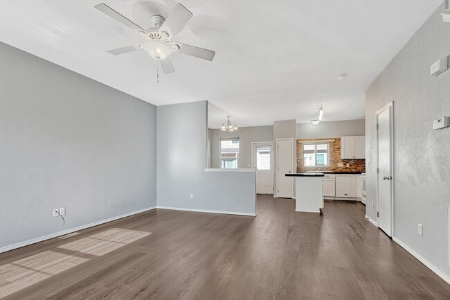 Building Photo - 10574 Country Park Point