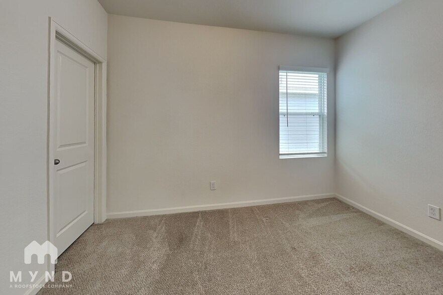Building Photo - 1044 Banyon Tree Ln