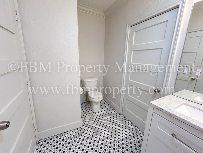 Building Photo - 1407 N Preston St