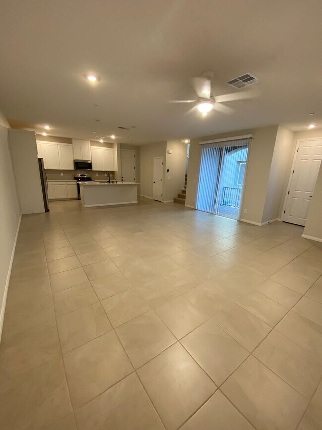 Building Photo - AMERICANA Property Mgmt - 3beds - 2 1/2baths Newly Townhouse in Henderson.