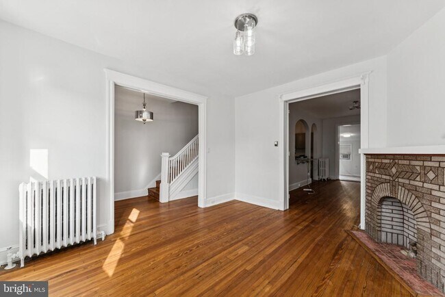 Building Photo - 621 Kenyon St NW