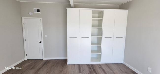 Building Photo - Freshly remodeled, 4 bedroom 2 bath house ...