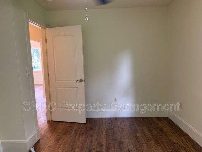 Building Photo - 711 Locust St