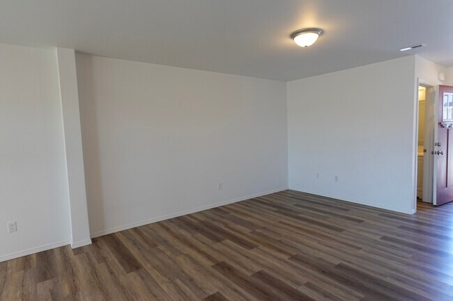 Building Photo - 2829 W Marina Dr