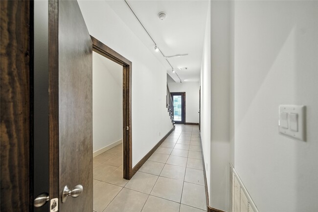 Building Photo - 1826 Prospect St