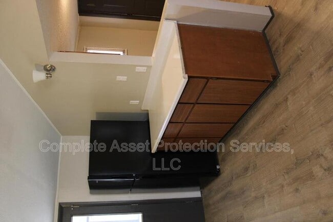 Building Photo - 306 Chestnut St