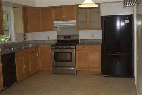 Kitchen - 3409 Beverly Dr