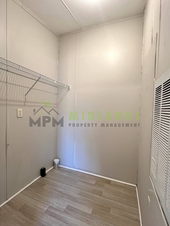 Building Photo - 323 Tabor Dr