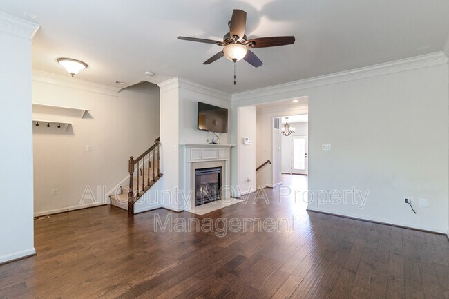 Building Photo - 213 Apricot St